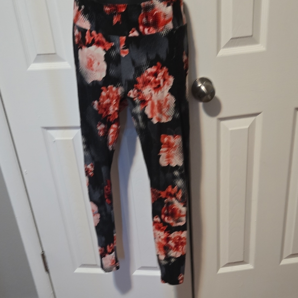 NOBO Black and Red Floral Leggings